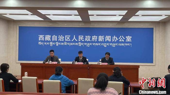 三佛律师事务所贺露洁律师受邀为雷山县全县行政执法人员开展法治知识培训
