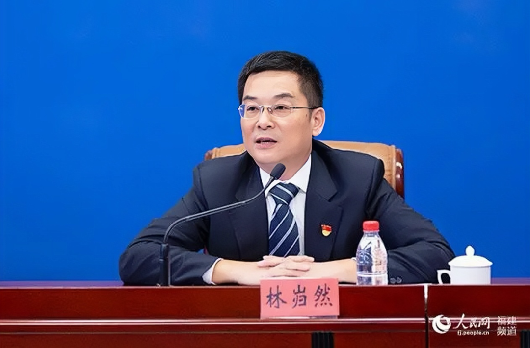 福建漳州周源发律师，法律领域的杰出典范
