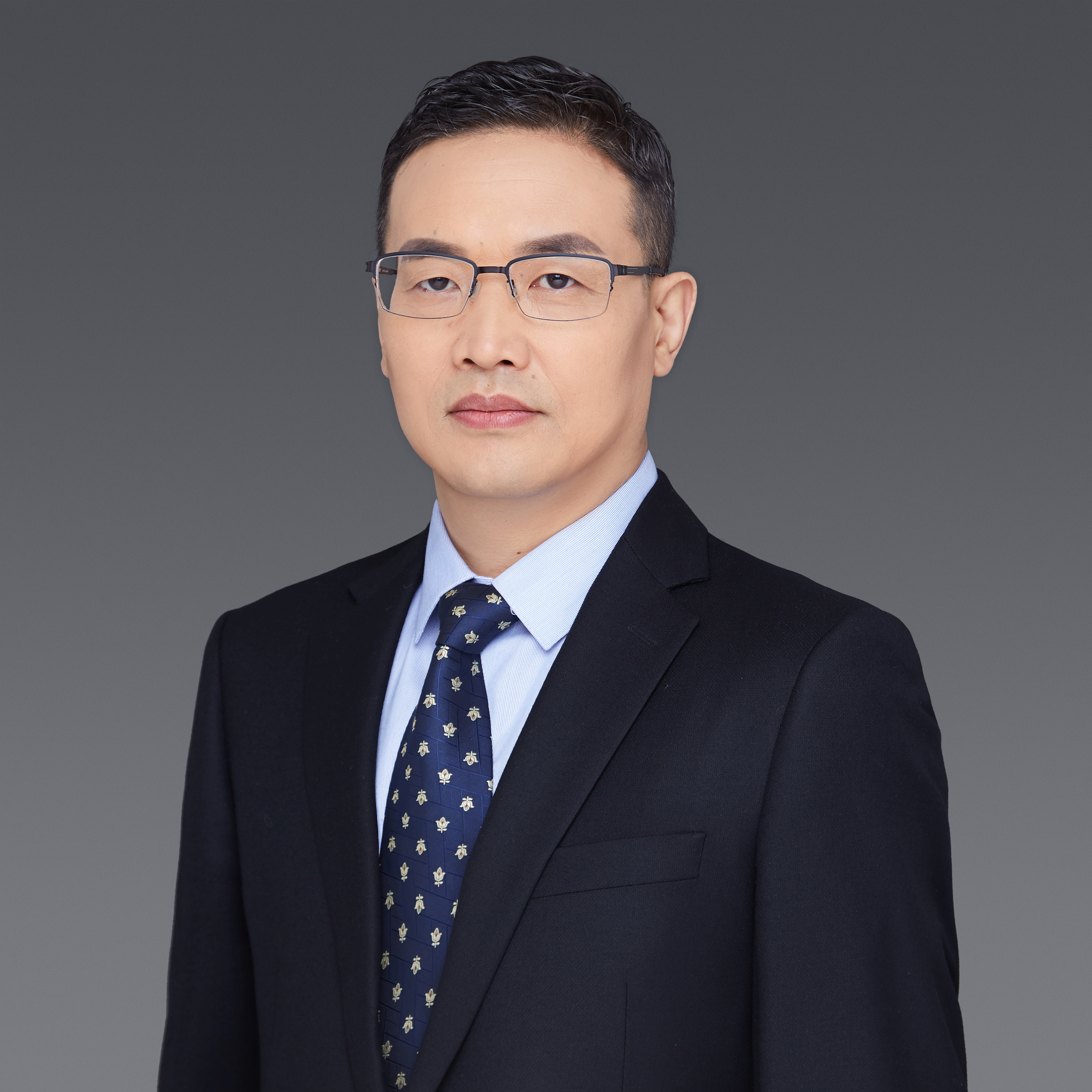 步张献公司事务律师的角色与职责