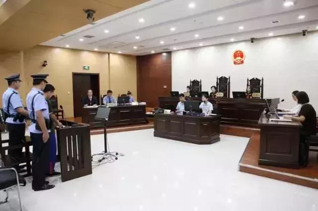 盗窃罪与抢劫罪的法律界定