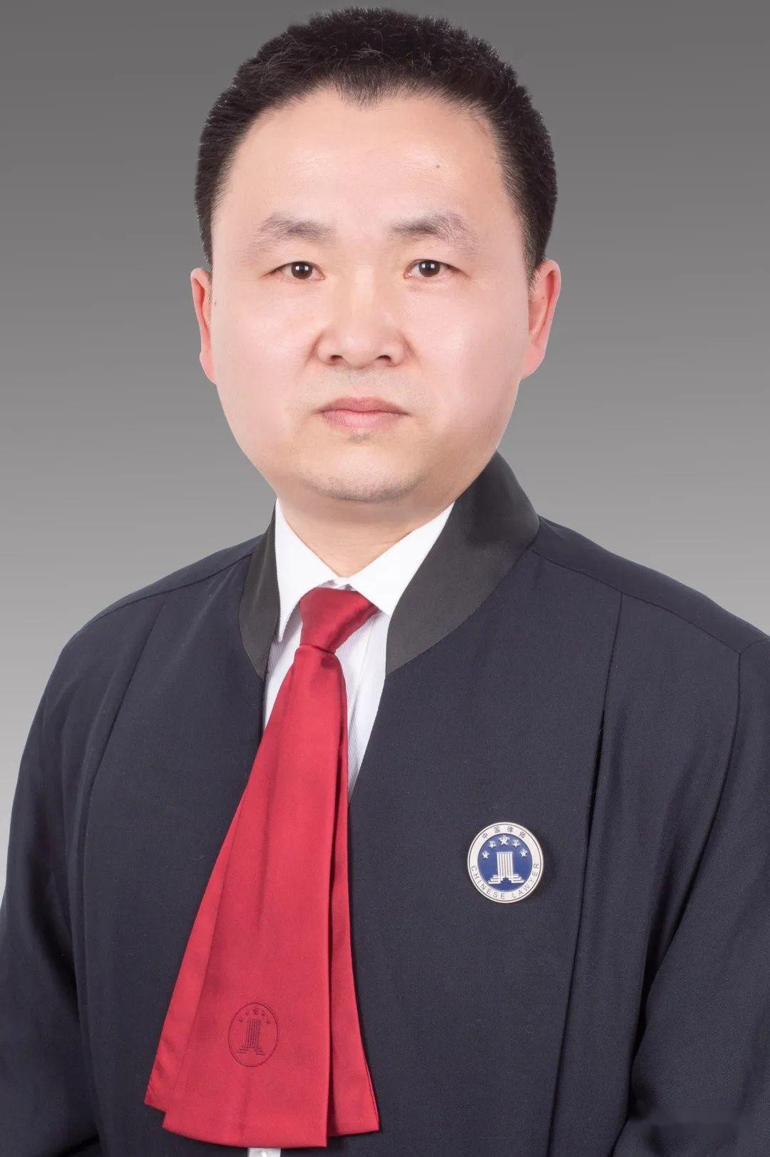 义乌律师陈小忠简介，法律领域的杰出代表