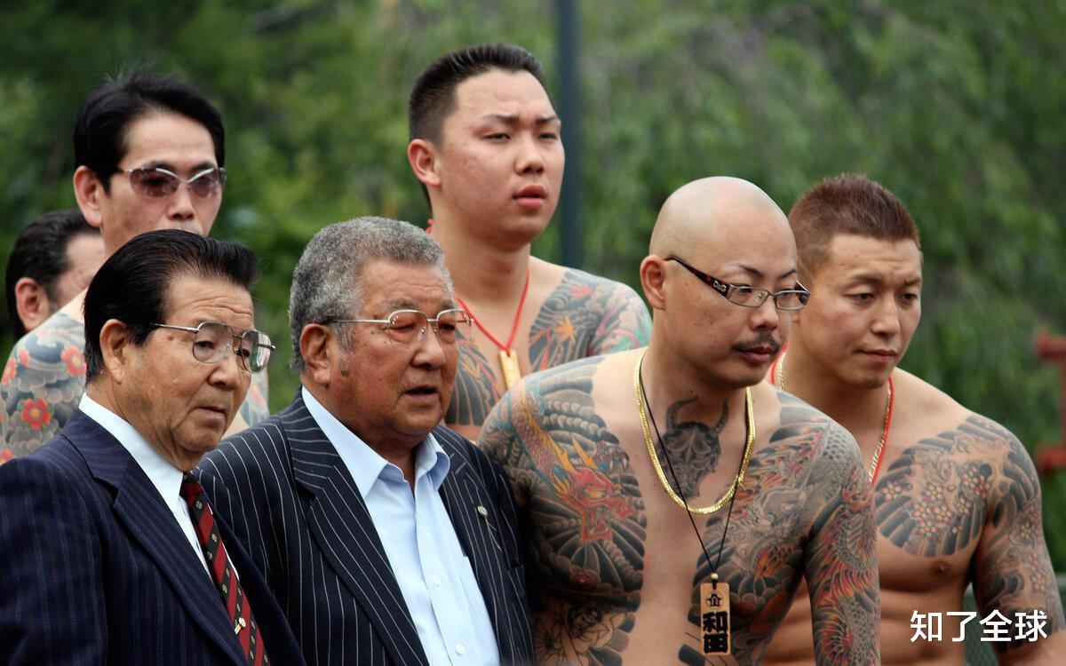 揭秘神秘律师，纹身黑道背后的法律卫士传奇故事
