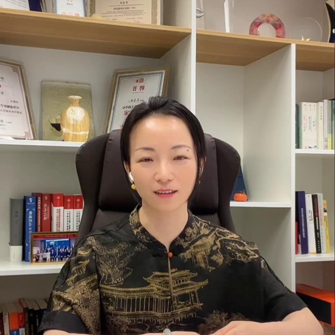 李老师的跨领域法律之路，从教育到英语的追求之旅