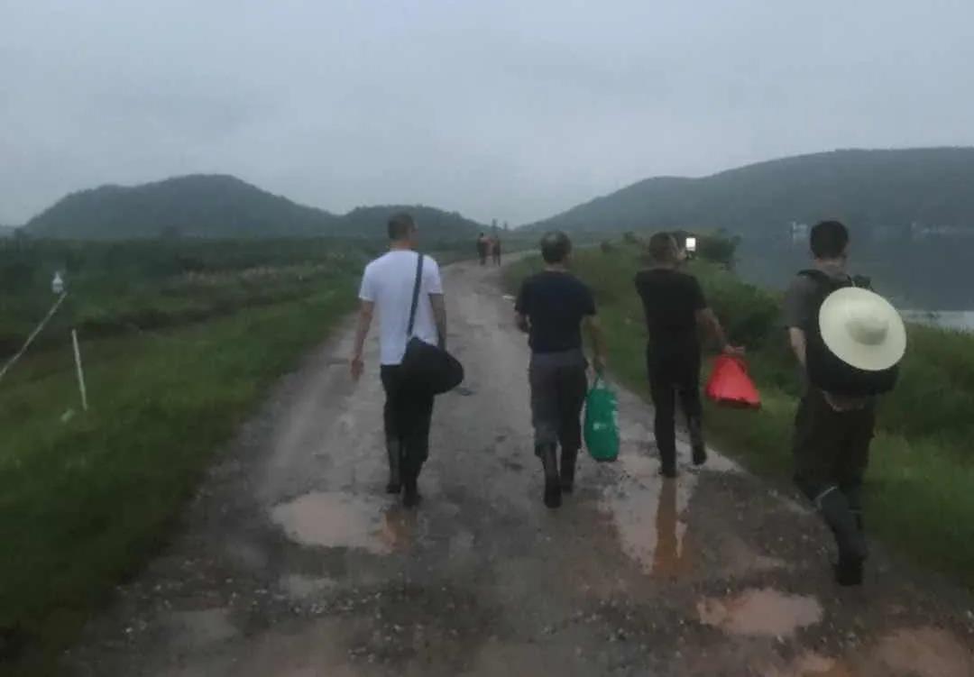 抗洪抢险律师的正义担当赞歌