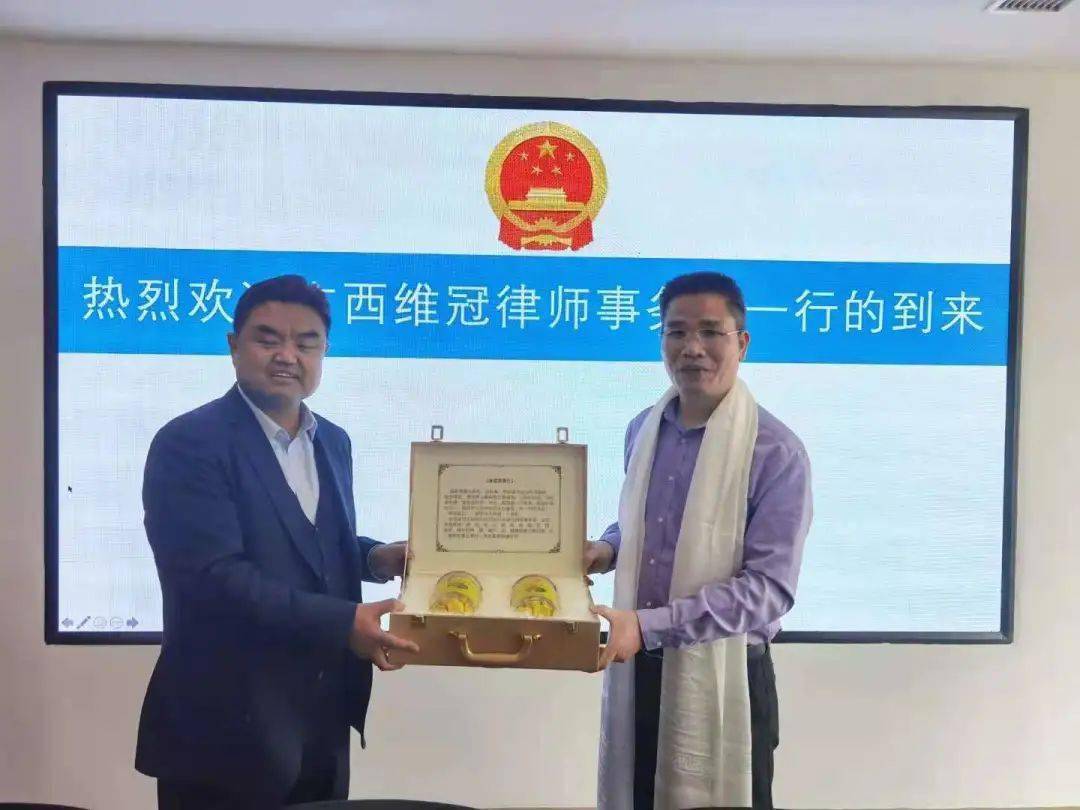 西藏精通合同律师的专业性与信誉度对比，哪一位律师更胜一筹？