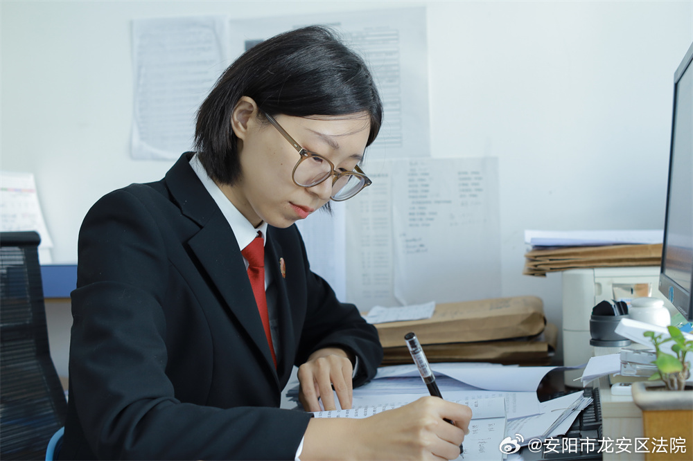 基层法院与律师，累并快乐着