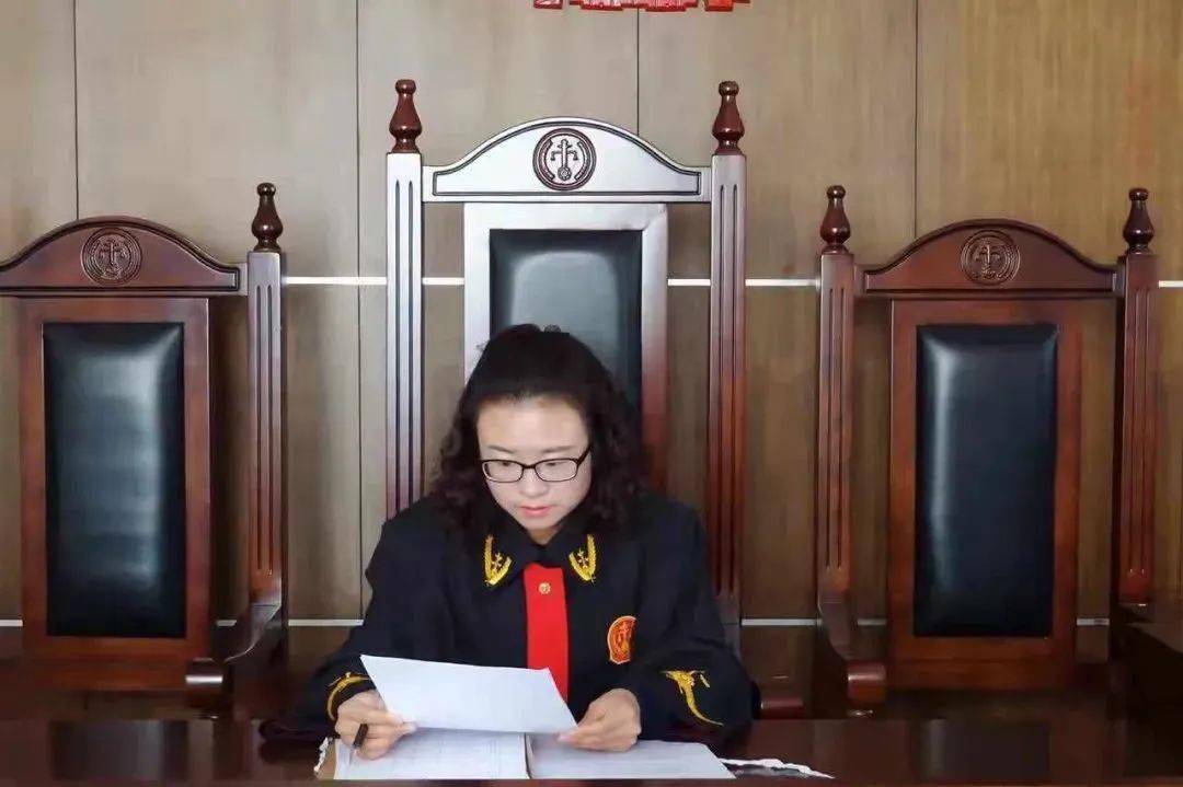 基层法院与律师，累并快乐着