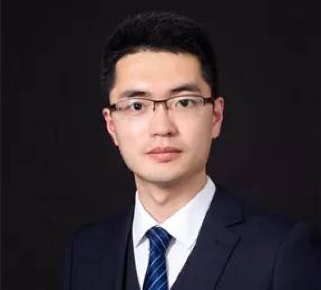 张扬律师个人简历图片，卓越法律人才的典范缩影
