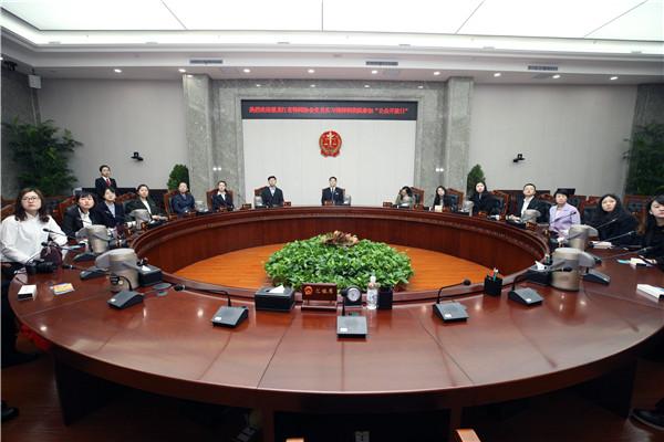 大律师邂逅女孩，瞬间的感受与深层次的思考