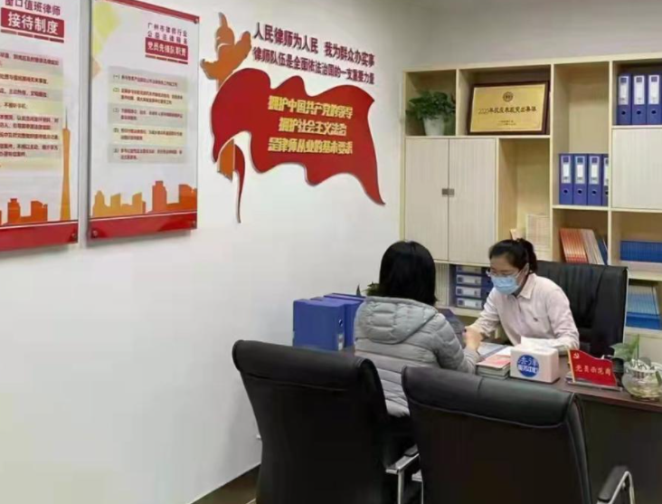 请律师送法律援助，正义的力量与社会的责任